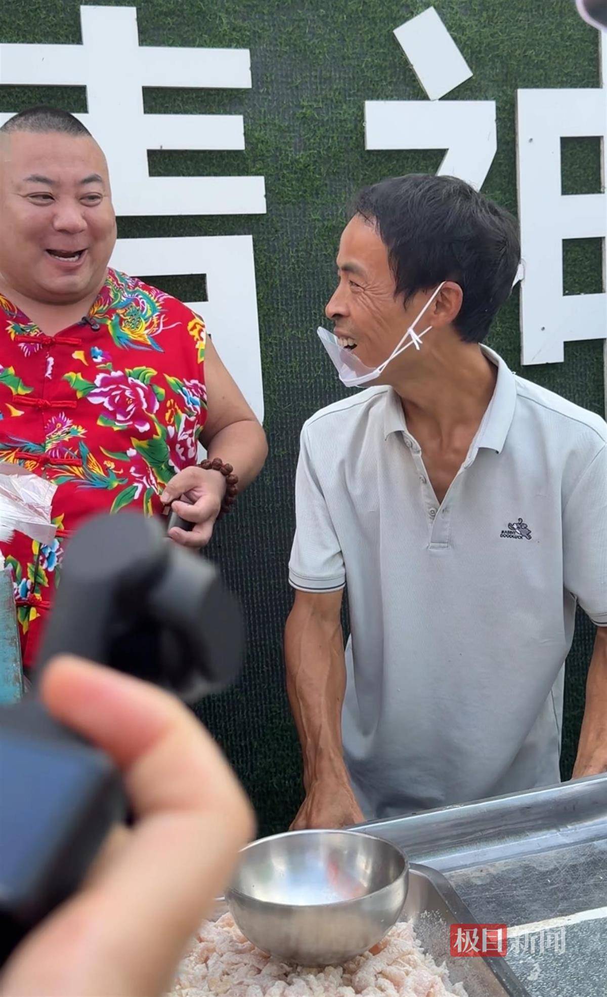 对话鸡排哥李俊永：爆火后每天一二十个镜头对着我<strong></p>
<p>mith币</strong>，未来不考虑直播带货，更愿意和顾客待在一起