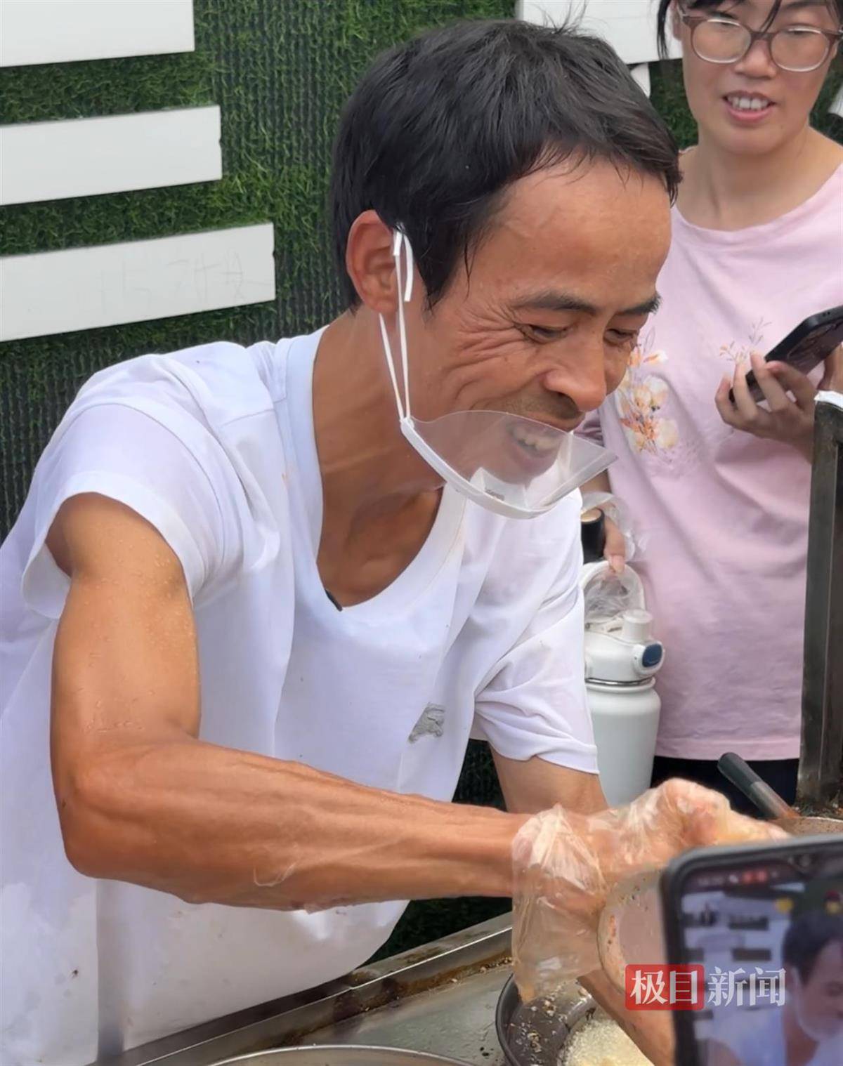 对话鸡排哥李俊永：爆火后每天一二十个镜头对着我<strong></p>
<p>mith币</strong>，未来不考虑直播带货，更愿意和顾客待在一起