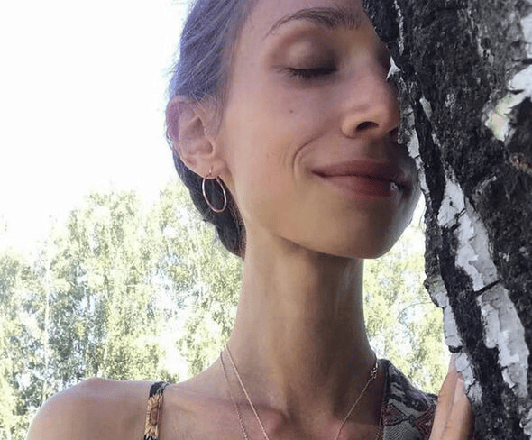 坚持只吃水果8年<strong></p>
<p>牛币币</strong>,27岁波兰女子巴厘岛酒店去世:体重仅22公斤,指甲变黄牙齿腐烂