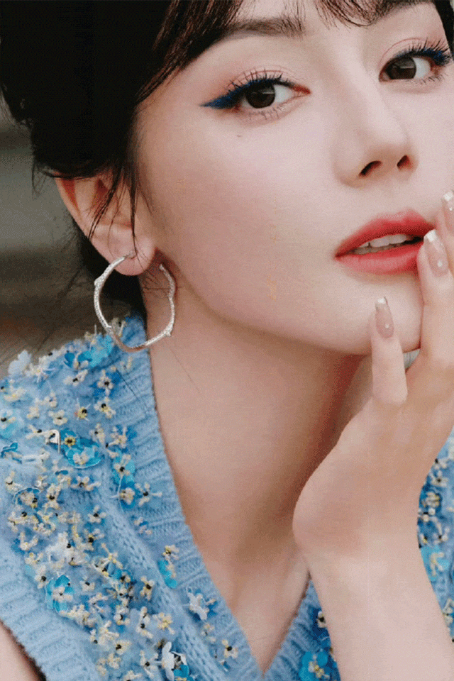 时装周上的女明星<strong></p>
<p>牛币币</strong>，秋冬氛围感一键封顶！