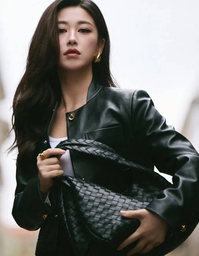 时装周上的女明星<strong></p>
<p>牛币币</strong>，秋冬氛围感一键封顶！