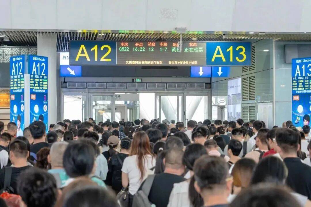 深圳北站凌晨返深被刷爆<strong></p>
<p>币汇系列</strong>！附近叫车超200人？别慌！公交地铁加班护送