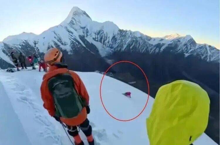 打卡拍照<strong></p>
<p>币汇系列</strong>，再美也不能用生命对焦