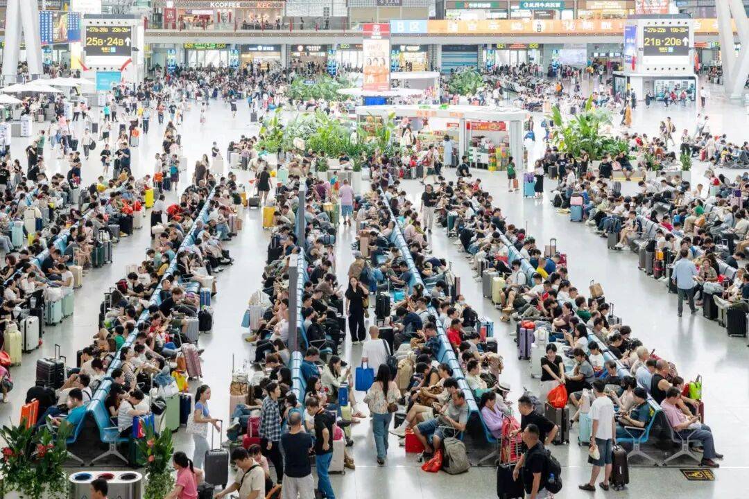 神预判<strong></p>
<p>币汇系列</strong>!第一波返程的“聪明人”在高速上精准相遇