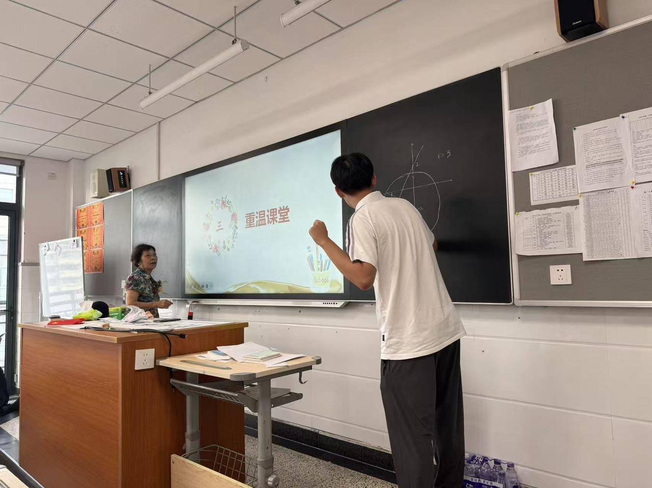 那个让老师骄傲的“调皮”班级!30年同学聚会<strong></p>
<p>西夏币</strong>,还伴有一封来自贵州的感谢信