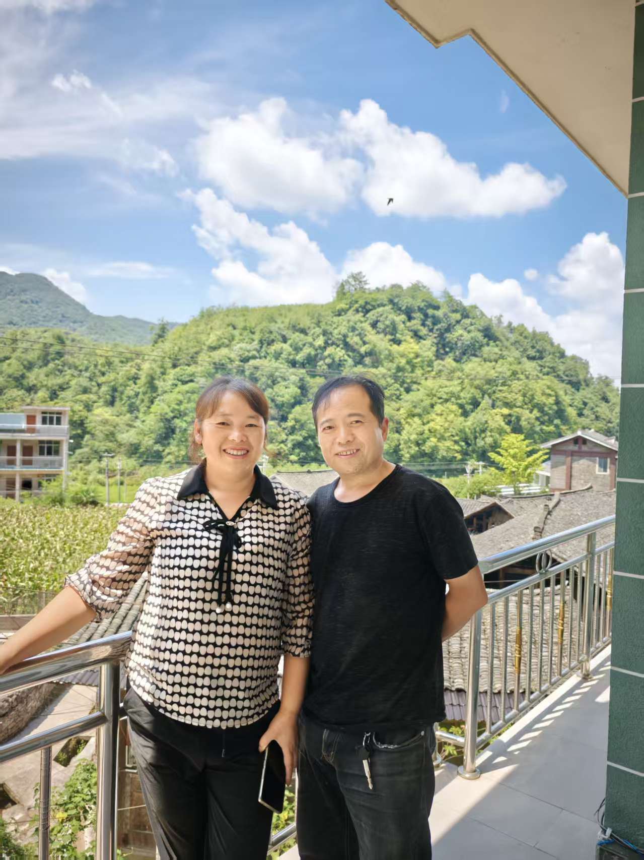 那个让老师骄傲的“调皮”班级!30年同学聚会<strong></p>
<p>西夏币</strong>,还伴有一封来自贵州的感谢信