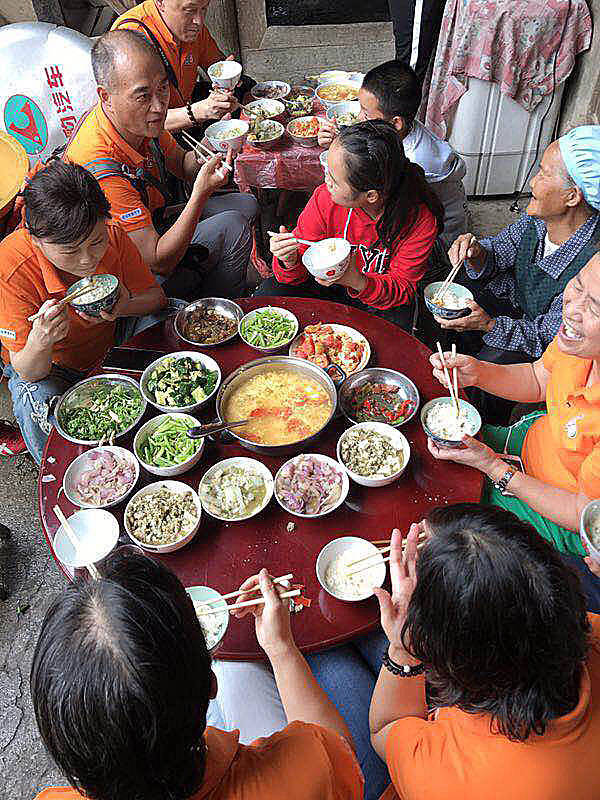 那个让老师骄傲的“调皮”班级!30年同学聚会<strong></p>
<p>西夏币</strong>,还伴有一封来自贵州的感谢信