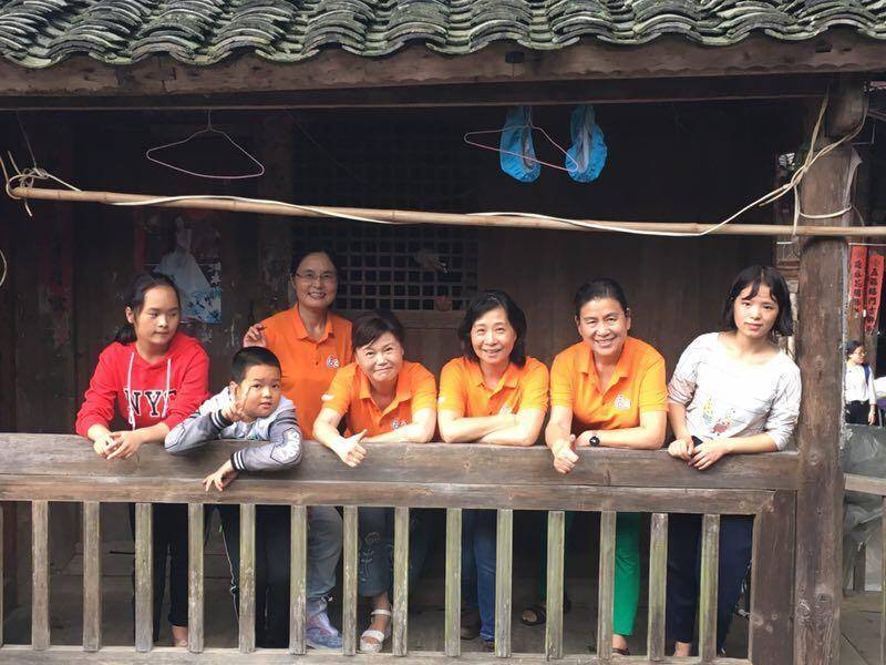 那个让老师骄傲的“调皮”班级!30年同学聚会<strong></p>
<p>西夏币</strong>,还伴有一封来自贵州的感谢信