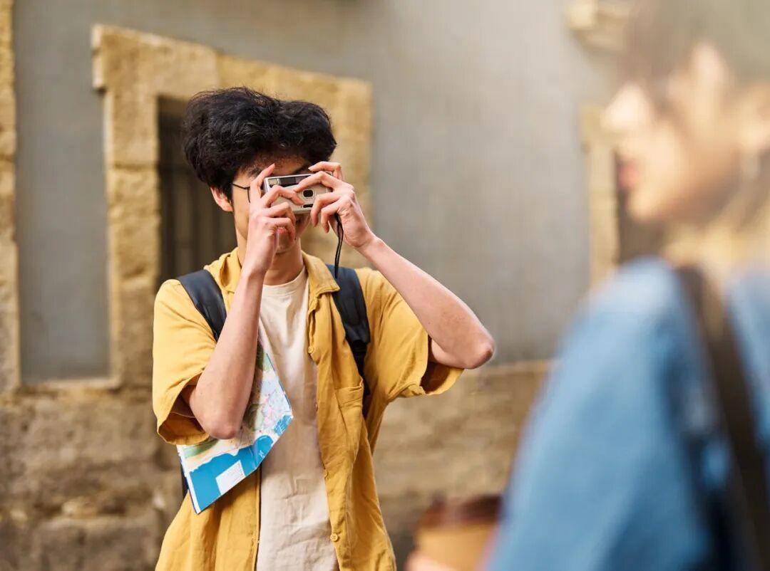 “出片式旅行”<strong></p>
<p>西夏币</strong>，正在毁掉当代人的假期？