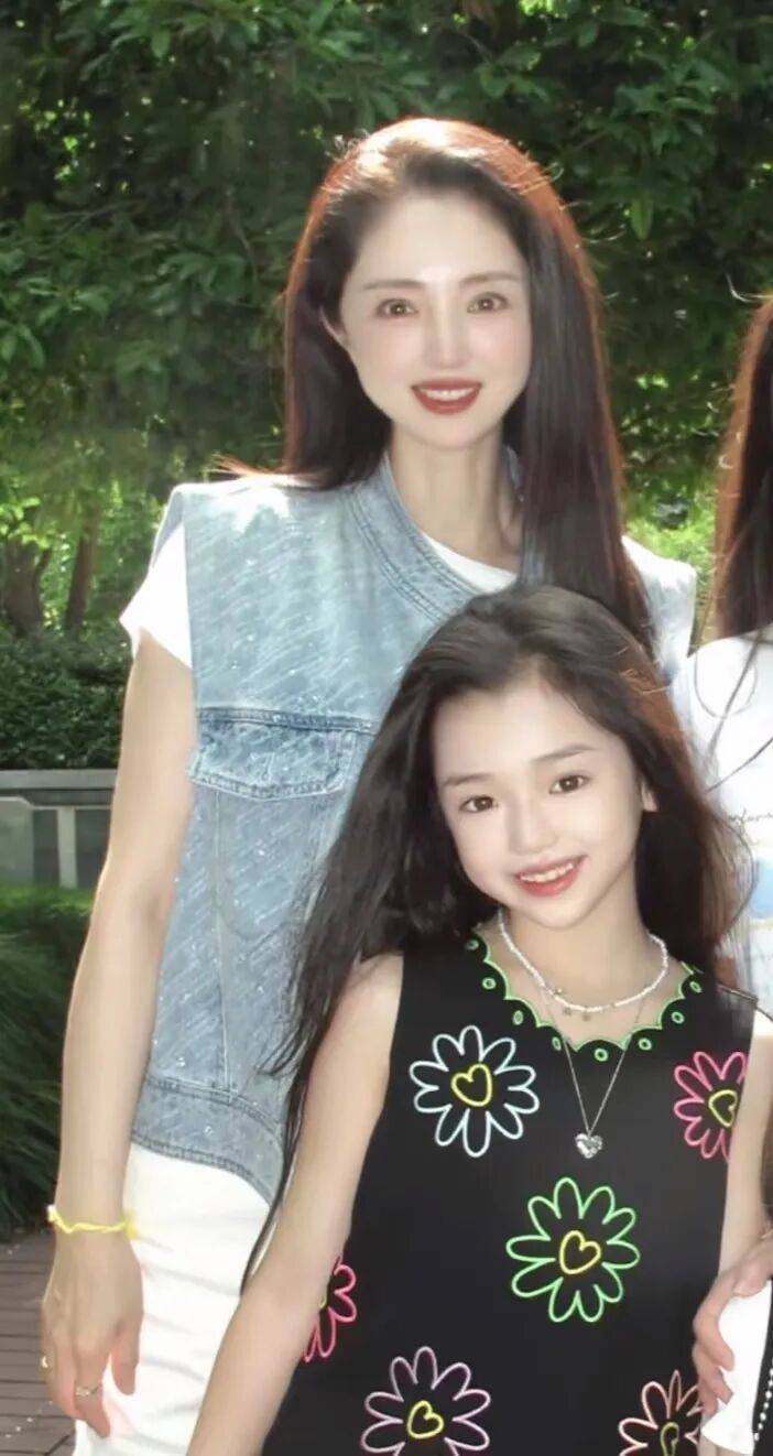 9岁小酒窝<strong></p>
<p>西夏币</strong>，大大方方成顶流