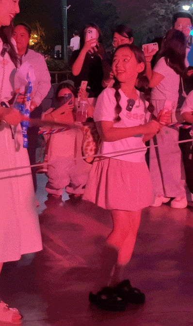 9岁小酒窝<strong></p>
<p>西夏币</strong>，大大方方成顶流