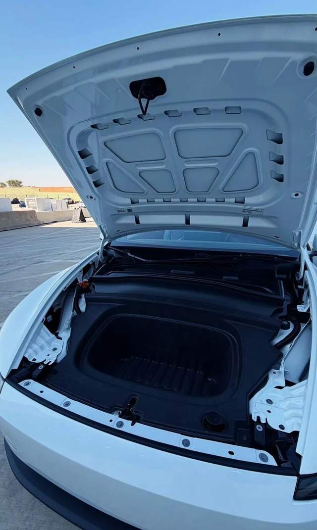 将特斯拉砍成“铁皮房”的<strong></p>
<p>罄币</strong>，是马斯克新的万亿对赌协议