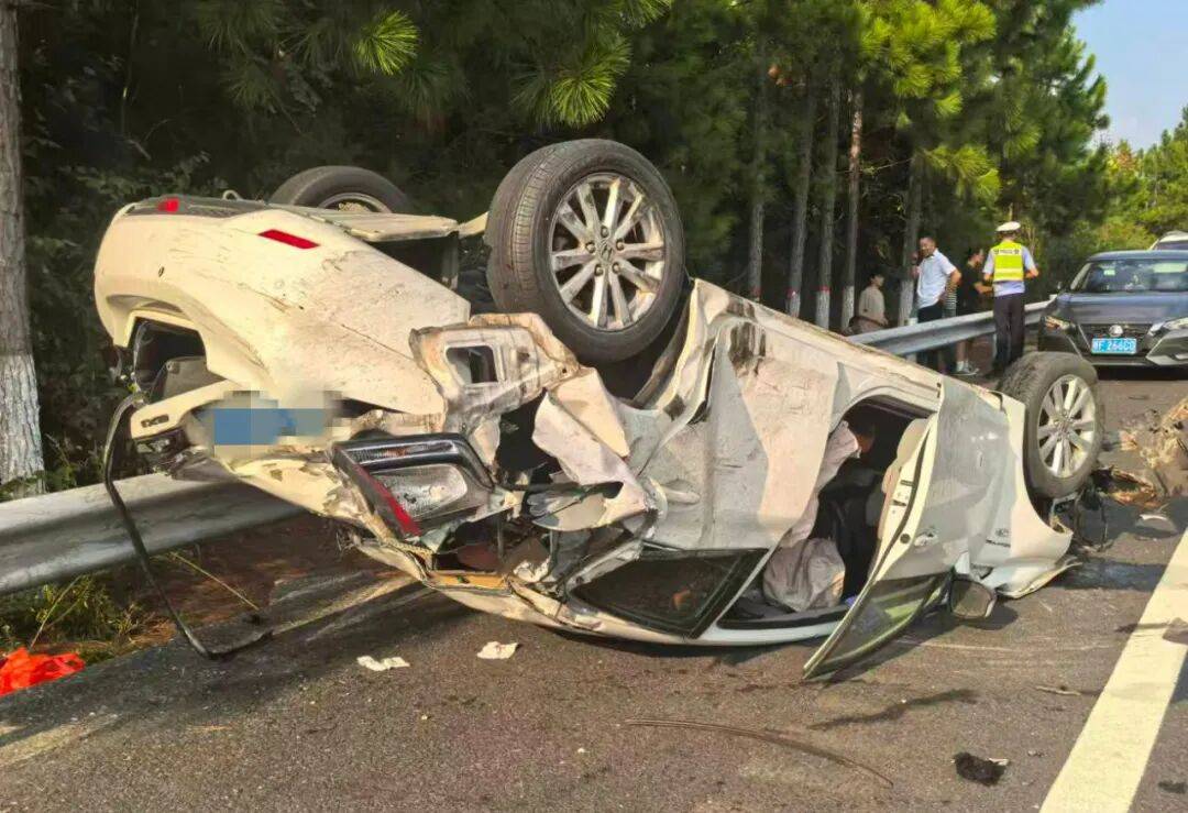 “我撒谎天打雷劈！”男子高速突然强行变道致翻车<strong></p>
<p>罄币</strong>，反诬赖对方