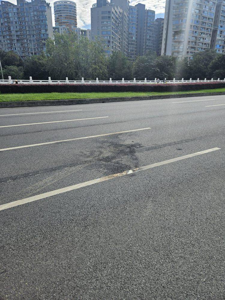 成都发生一起严重交通事故<strong></p>
<p>火特币</strong>，上游新闻实地探访：燃烧留下的印记仍在