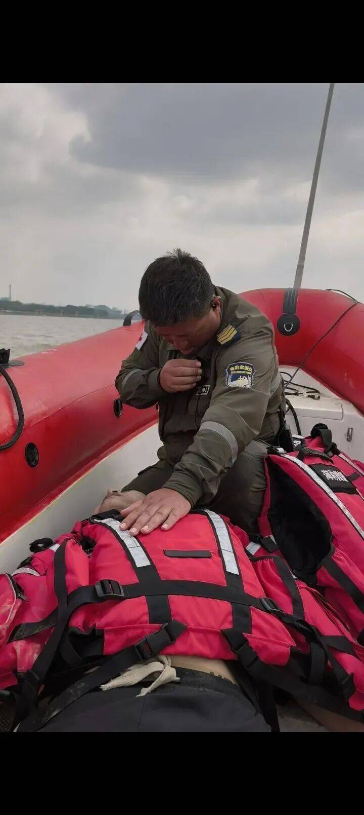 230斤重小伙酒后落水<strong></p>
<p>火特币</strong>,漂浮7小时终获救……