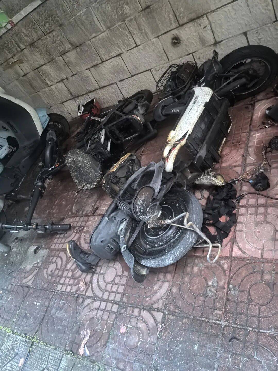 深圳一小区电动车管理引担忧<strong></p>
<p>瓦特币</strong>，部门责令整改后，记者实探