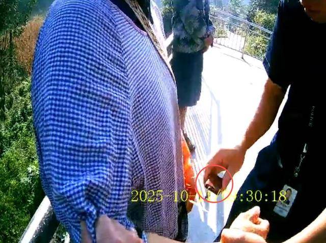 100斤玉米上秤秒变60斤？贵州一村民遭“鬼秤”骗粮！民警出手<strong></p>
<p>黑币2001</strong>，5人被拘