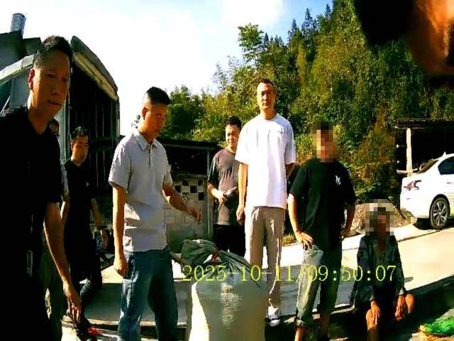 100斤玉米上秤秒变60斤？贵州一村民遭“鬼秤”骗粮！民警出手<strong></p>
<p>黑币2001</strong>，5人被拘