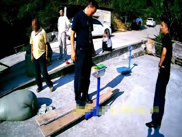 100斤玉米上秤秒变60斤？贵州一村民遭“鬼秤”骗粮！民警出手<strong></p>
<p>黑币2001</strong>，5人被拘