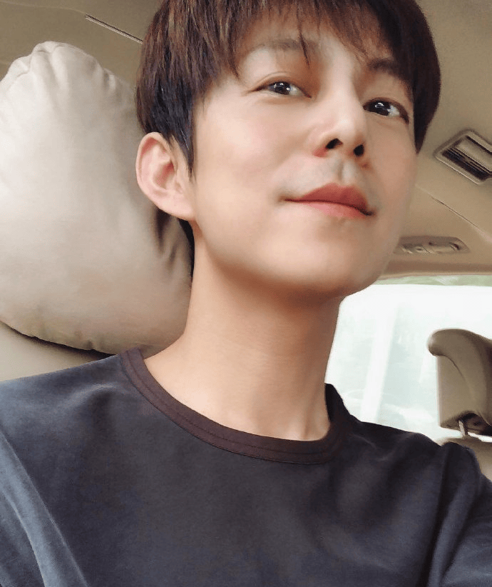 51岁何炅坦言:精力大不如前<strong></p>
<p>黑币2001</strong>,我现在特别痛苦,又近视又老花