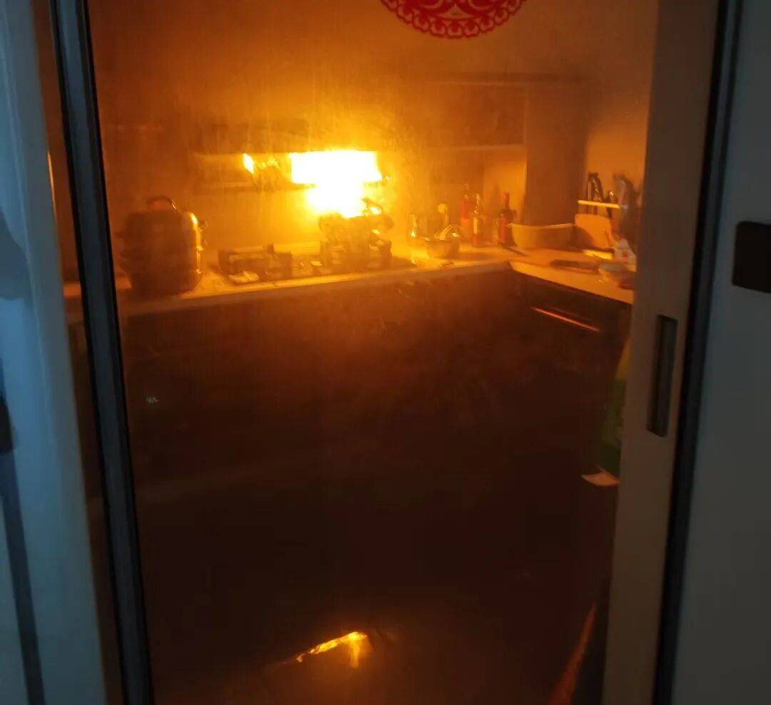 以案为鉴 | 家中起火前<strong></p>
<p>黑币2001</strong>,他们都曾接到一通电话……