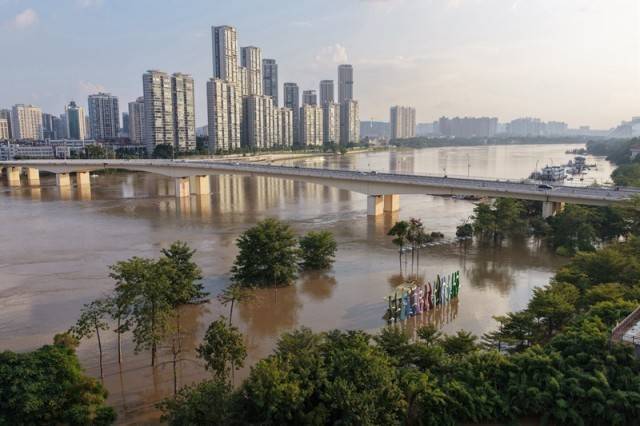 百色多个村庄被困水中已超半月<strong></p>
<p>农币</strong>，长涝难退为何重演？