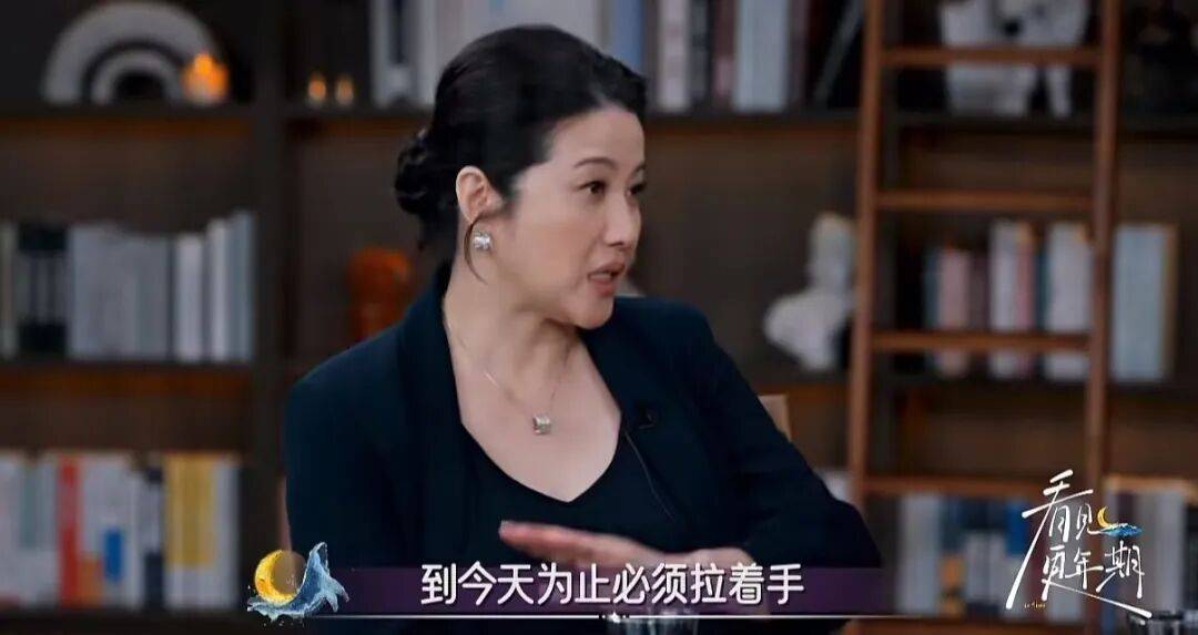 52岁影后颜丙燕公开小20岁男友：他知道我将步入更年期<strong></p>
<p>农币</strong>，已甜蜜相恋5年，两人出门必须手拉手