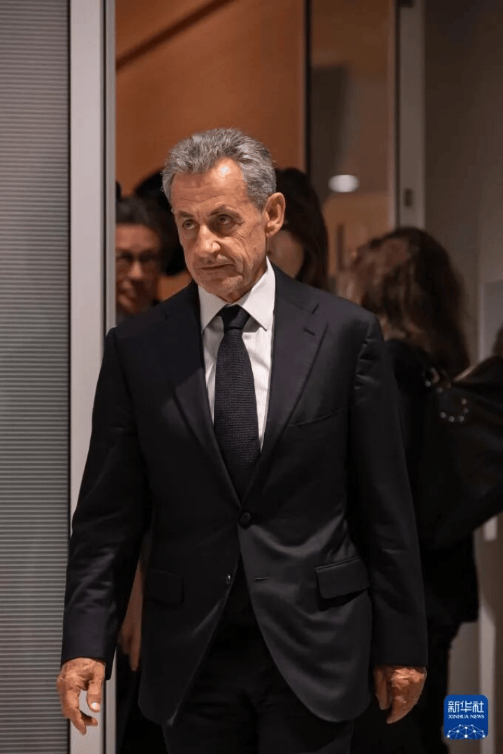 70岁法国前总统萨科齐的“坐牢style”：入狱前密会马克龙<strong></p>
<p>omg币价格</strong>，入狱后开始写书