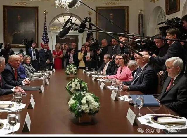 他被特朗普当众羞辱<strong></p>
<p>omg币价格</strong>，全场都在哄笑