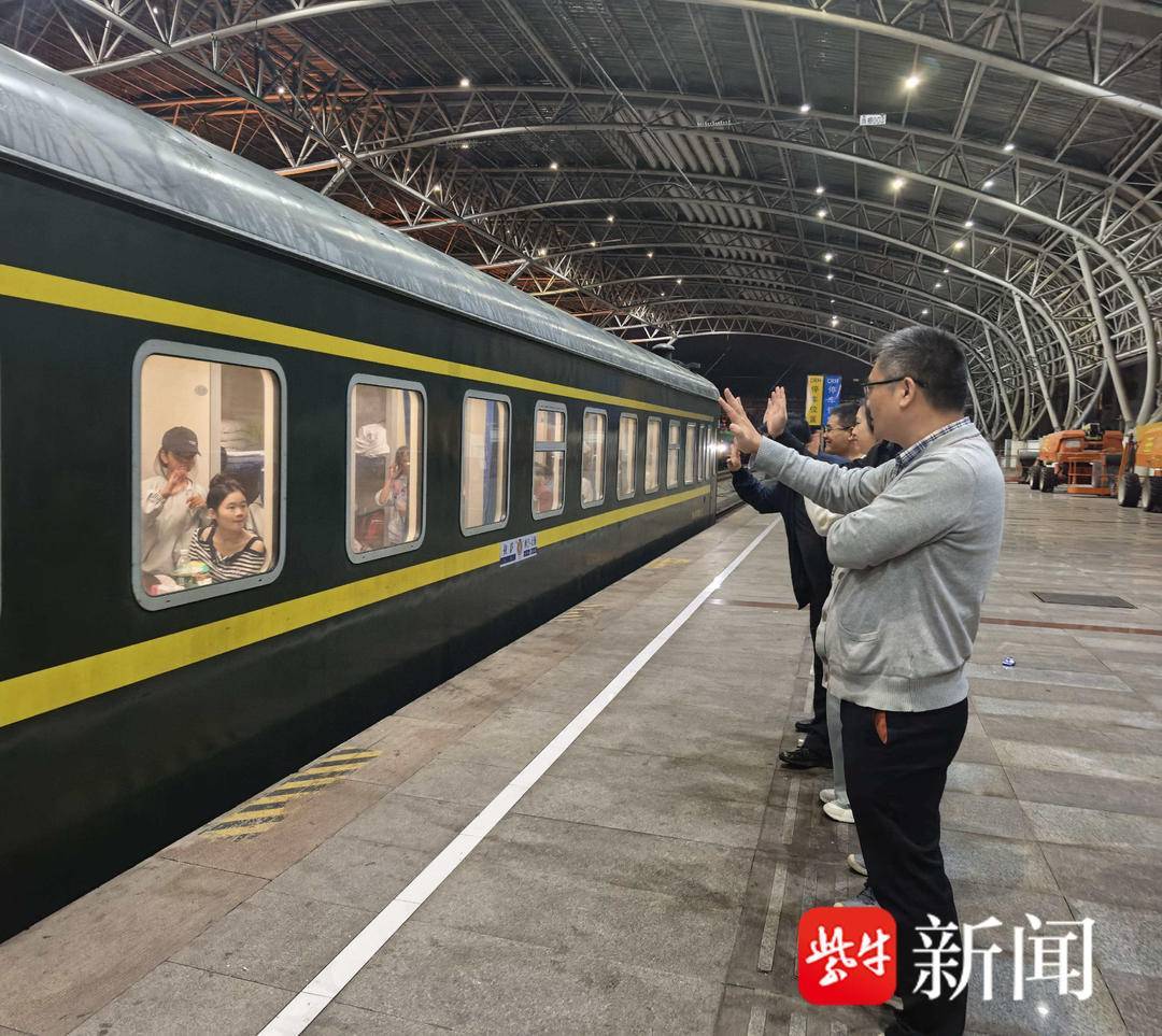 “叔叔是江苏的<strong></p>
<p>omg币价格</strong>,将来一定带你们去看看!”镇江警官不忘承诺,四次组织近百名藏区学子来苏研学