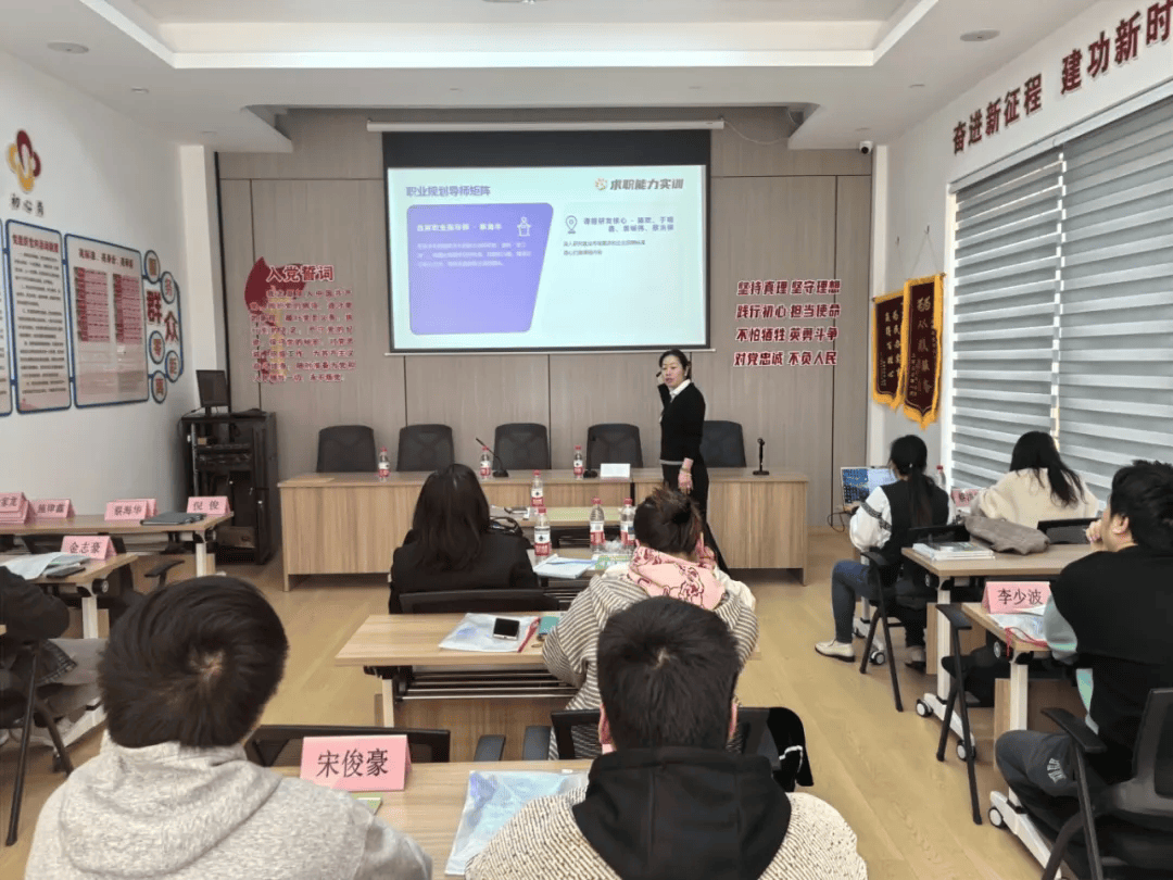 霜降·职场收获季|秋暮露成霜<strong></p>
<p>omg币价格</strong>,云卷寒风降