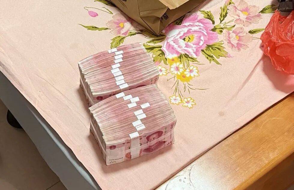 女子紧攥20万现金大哭：我自己的钱<strong></p>
<p>比克币</strong>，还不能自由支配？