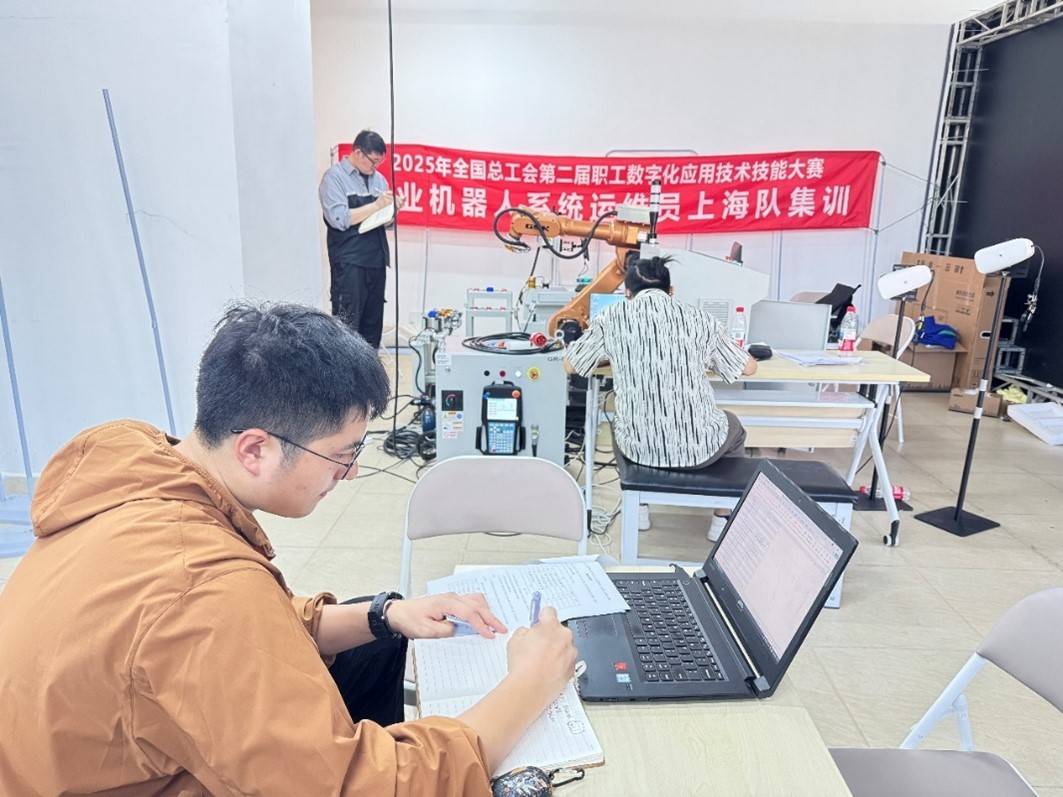 上海机器人系统运维选手集训有序推进<strong></p>
<p>云币海外</strong>，“破阵”指日可待