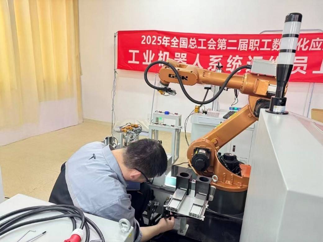 上海机器人系统运维选手集训有序推进<strong></p>
<p>云币海外</strong>，“破阵”指日可待