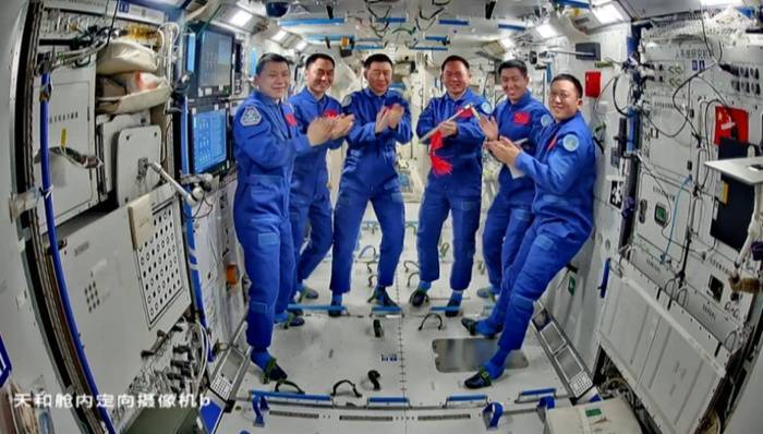 疑似遭空间微小碎片撞击<strong></p>
<p>千币</strong>，神舟二十号返回任务将推迟进行