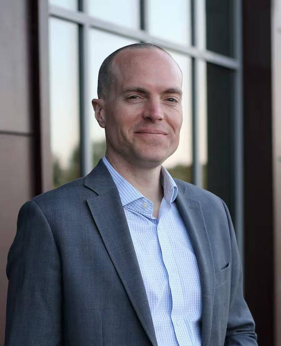 美籍校长与儿子老挝度假<strong></p>
<p>千币</strong>,遭5厘米长“杀人蜂”袭击,全身被蜇100多处双双殒命