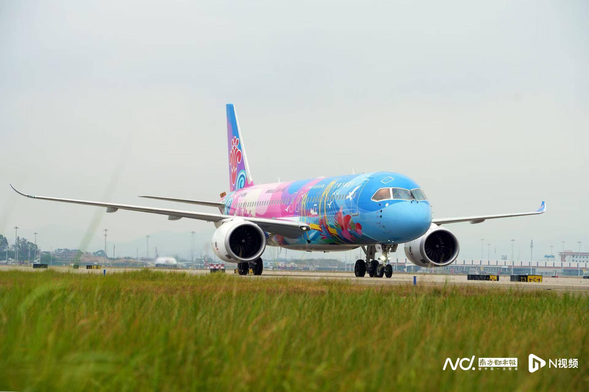 广州白云机场起飞<strong></p>
<p>千币</strong>!国内首架C919全运会主题彩绘机首航