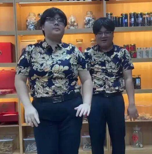 “史上最相似夫妻”被网友建议查下DNA<strong></p>
<p>千币</strong>,当事人:刚认识时不像,后来越长越像