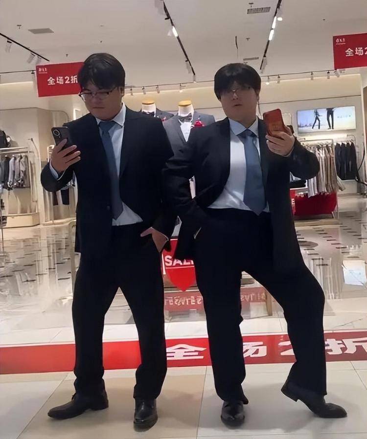 “史上最相似夫妻”被网友建议查下DNA<strong></p>
<p>千币</strong>,当事人:刚认识时不像,后来越长越像