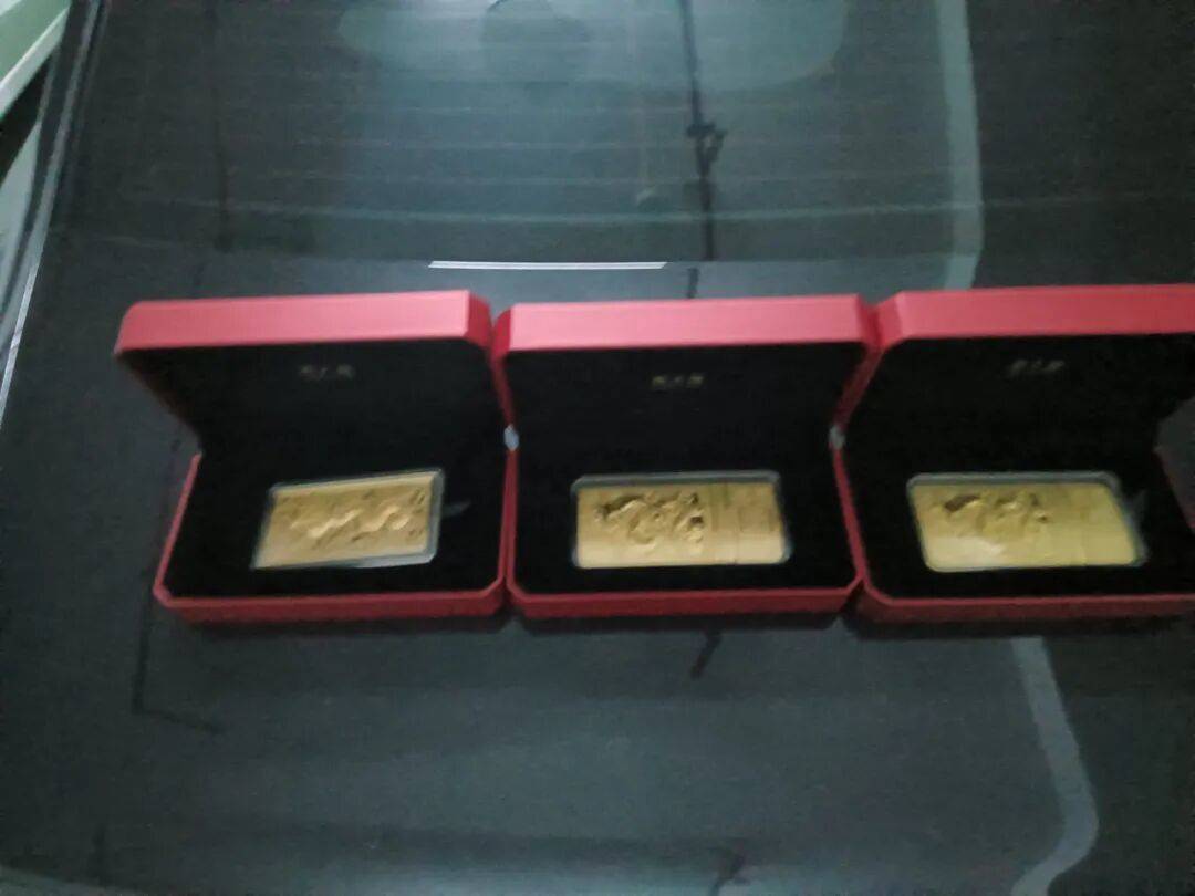 股市套现170万元后<strong></p>
<p>汇币换算</strong>,杭州男子豪购300克金条!老板当场报警……