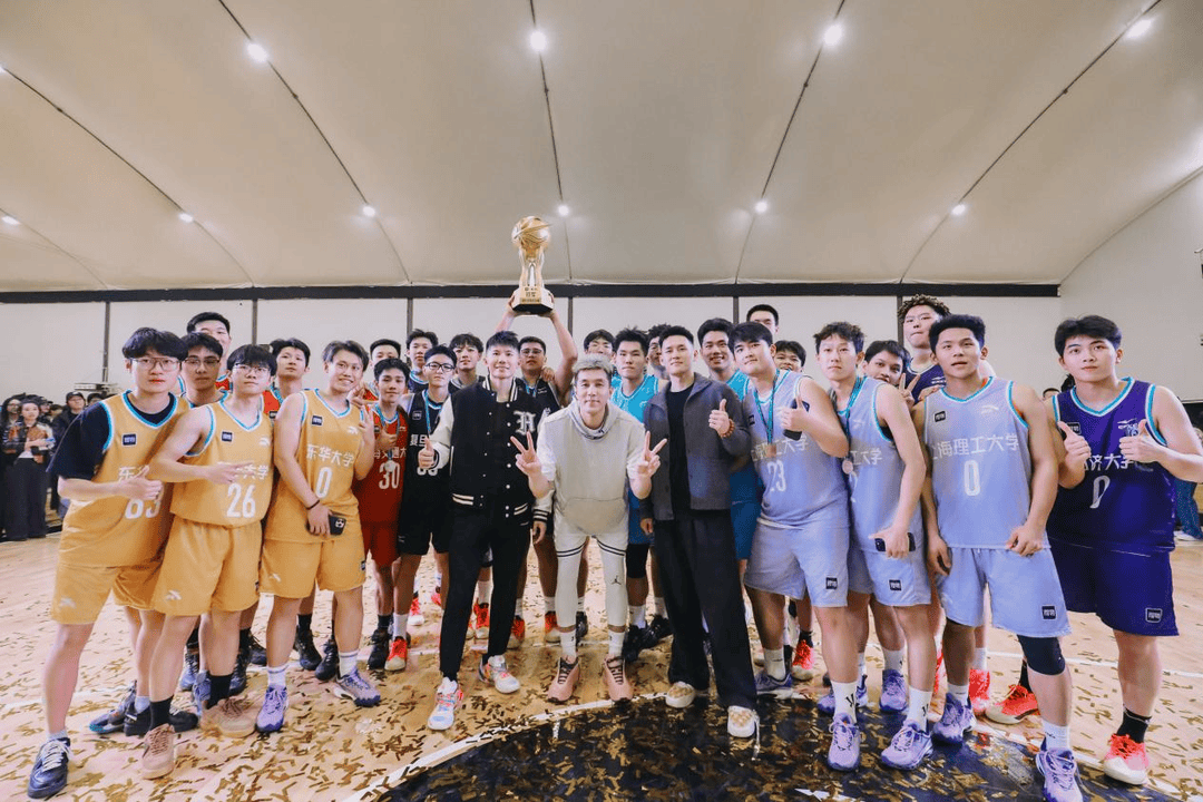 复旦、交大、同济等八大高校集结<strong></p>
<p>汇币换算</strong>，得物App“新生杯”篮球赛首战上海