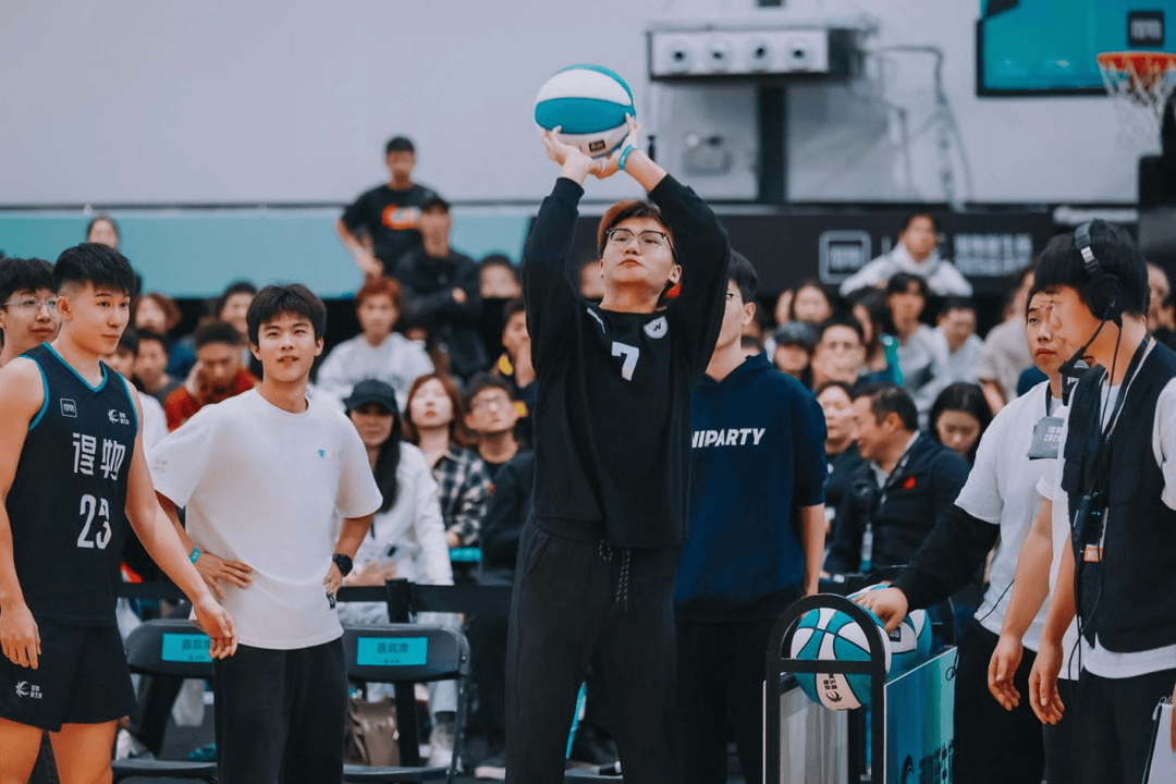 复旦、交大、同济等八大高校集结<strong></p>
<p>汇币换算</strong>，得物App“新生杯”篮球赛首战上海