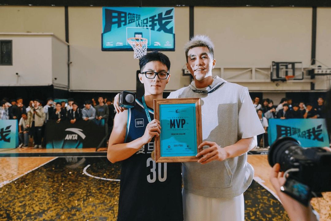 复旦、交大、同济等八大高校集结<strong></p>
<p>汇币换算</strong>，得物App“新生杯”篮球赛首战上海