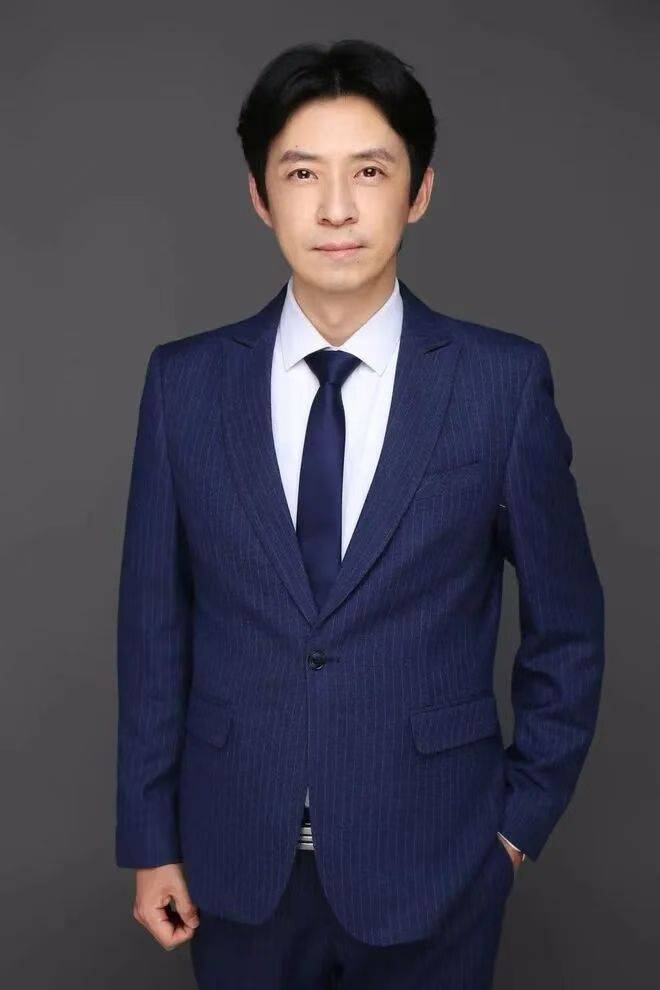 54岁知名影评人突然去世<strong></p>
<p>元界币</strong>，留诗：白首尤当是少年