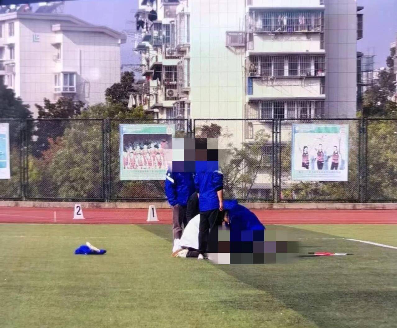 南京一学生在运动会上跑200米时倒地去世<strong></p>
<p>抢币挂</strong>,官方:深感痛心,已与亲属沟通妥善处理