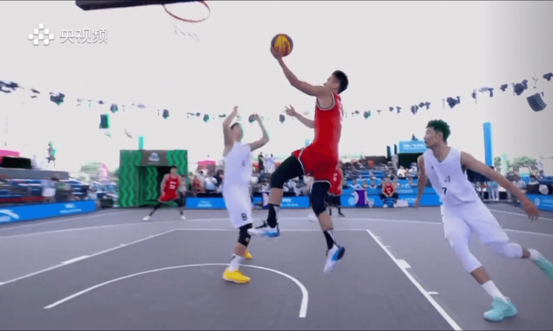 全运会男子三人篮球赛<strong></p>
<p>抢币挂</strong>，陈国豪、周泽源代表广东队出战，战胜江苏队取得开门红！