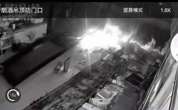 多名男子开越野车撞开烟酒店大门行窃<strong></p>
<p>全球有多少种币</strong>,失主报案称损失超20万元,警方回应