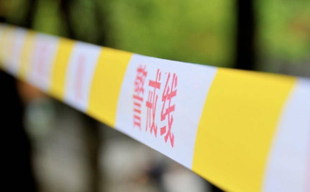 情侣吵架后<strong></p>
<p>假捆币</strong>,女方受言语刺激跳车身亡 男方被判过失致人死亡罪,一审获刑两年半