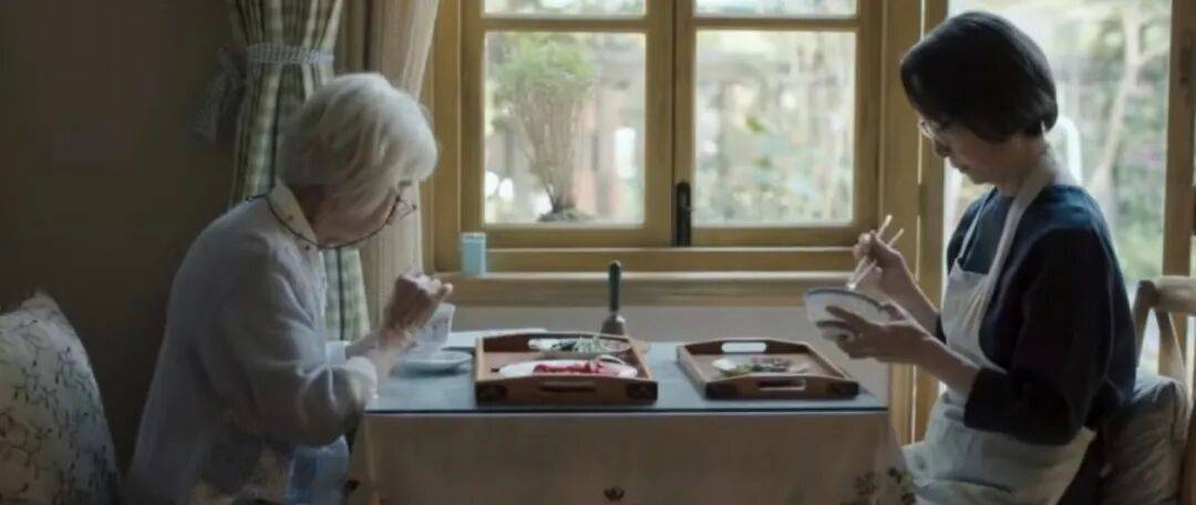 第一批丁克老后<strong></p>
<p>假捆币</strong>,“伴侣能陪一程,但最后都要靠自己”