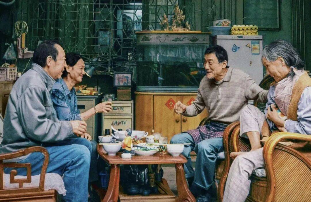 第一批丁克老后<strong></p>
<p>假捆币</strong>,“伴侣能陪一程,但最后都要靠自己”